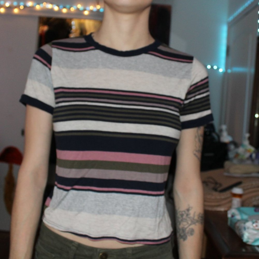 Small Gaze Cropped T-Shirt